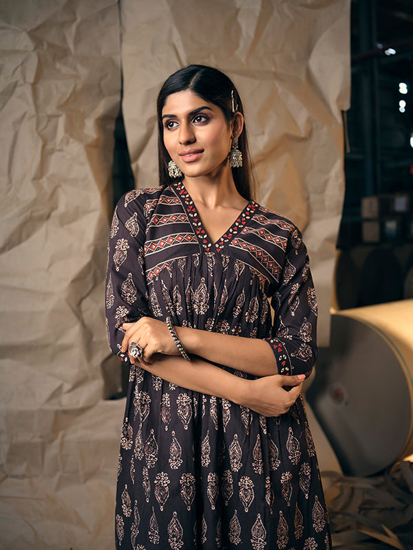 Women Embroidered Flared Kurta Set - Salwat