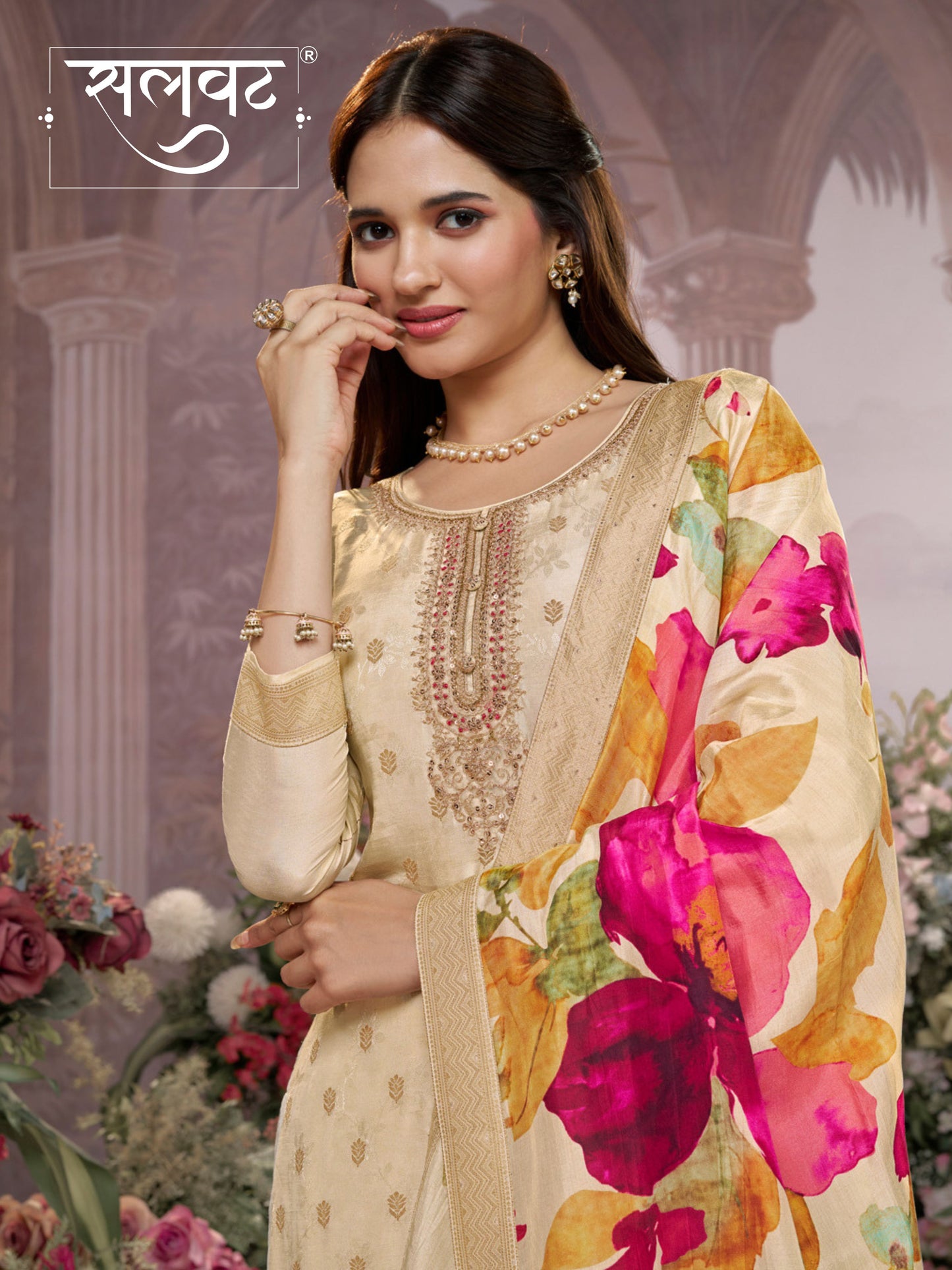 Off-White Dola Silk Jacquard & Embroidery Kurta Set with Digital Print Dola Silk Dupatta