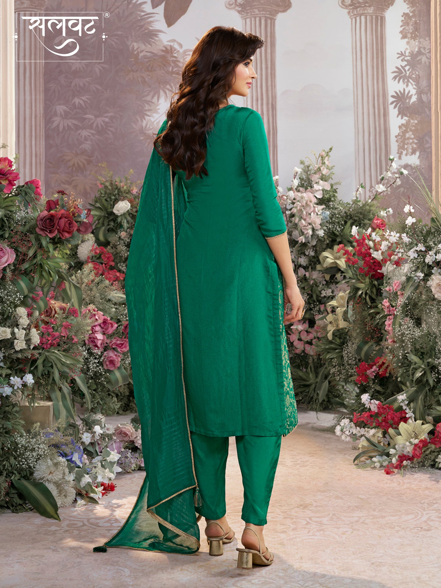 Green Chinon Kurta Set with Jacquard and Zari Work, Paired with an Organza Dupatta