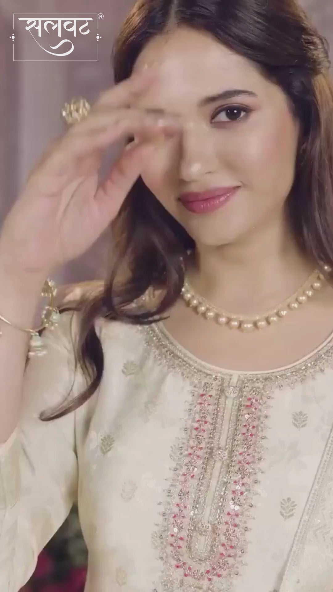 Off-White Dola Silk Jacquard & Embroidery Kurta Set with Digital Print Dola Silk Dupatta